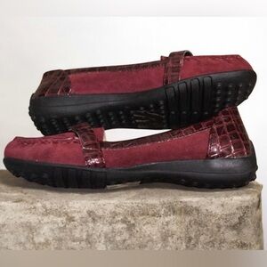 Burgundy Penny loafers w/a crocodile-leather trim & a rubber nubbed sole NEW 10